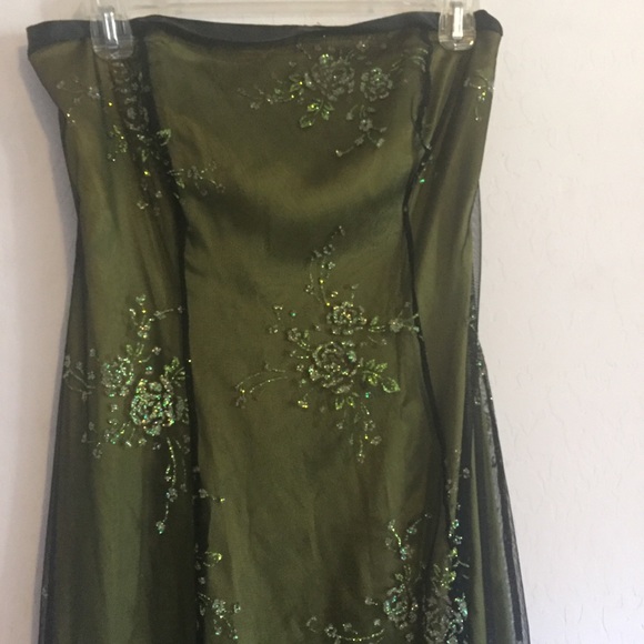 Dark green prom dress with black lace overlay - Picture 2 of 4